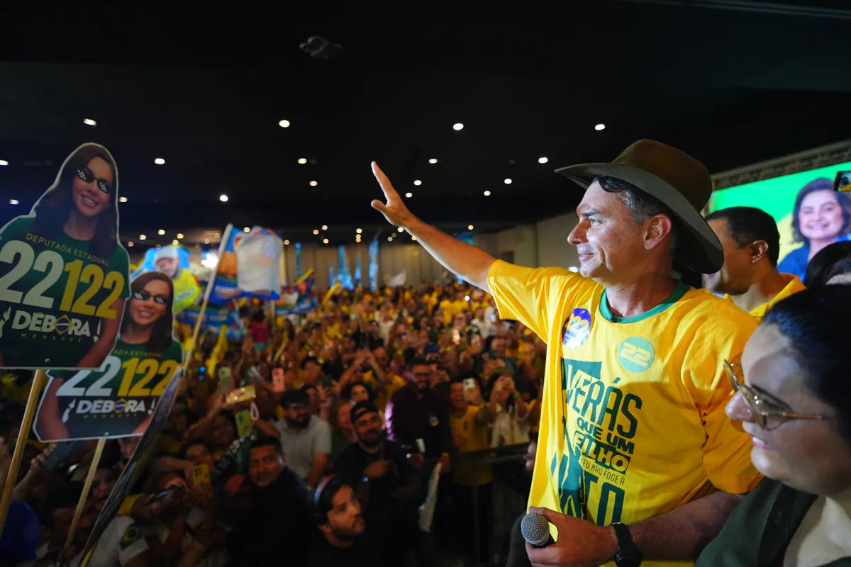 Em Manaus, Flávio Bolsonaro diz que “Brasil está à deriva”, mas promete que “é por pouco tempo” — Flávio Bolsonaro, Flávio Bolsonaro 22, Flávio Bolsonaro presidente, Plano de Governo Flávio Bolsonaro, Flávio Bolsonaro vice, Alfredo Gaspar vice