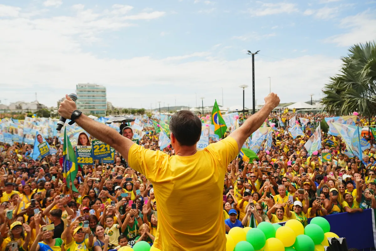 “Faltam só 22 dias pra mudar o nosso país de vez”, avisa Flávio Bolsonaro em agenda intensa de mobilização e propostas para a região Norte Fluminense — Flávio Bolsonaro, Flávio Bolsonaro 22, Flávio Bolsonaro presidente, Plano de Governo Flávio Bolsonaro, Flávio Bolsonaro vice, Alfredo Gaspar vice