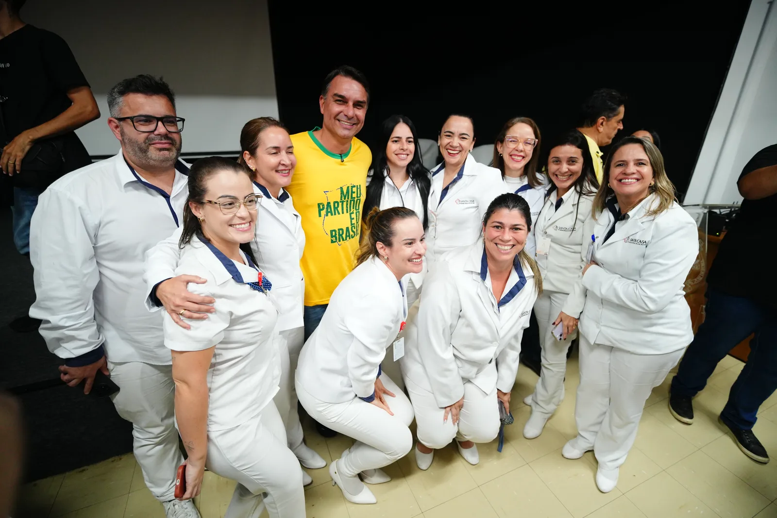 Flávio Bolsonaro visita a Santa Casa de Juiz de Fora e reforça compromisso para investimentos na saúde