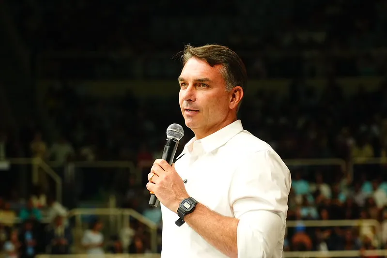 Justiça aceita denúncia de Flávio Bolsonaro contra site que oferecia criptomoedas — Flávio Bolsonaro, Flávio Bolsonaro 22, Flávio Bolsonaro presidente, Plano de Governo Flávio Bolsonaro, Flávio Bolsonaro vice, Alfredo Gaspar vice