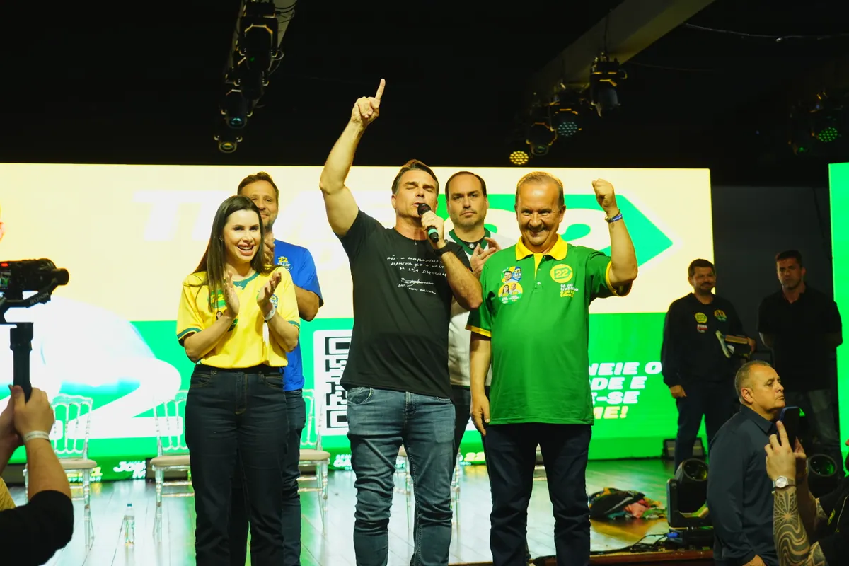 “Lula é mais do que uma ameaça, se tornou um perigo para o Brasil”, alerta Flávio Bolsonaro em visita a Chapecó (SC) — Flávio Bolsonaro, Flávio Bolsonaro 22, Flávio Bolsonaro presidente, Plano de Governo Flávio Bolsonaro, Flávio Bolsonaro vice, Alfredo Gaspar vice