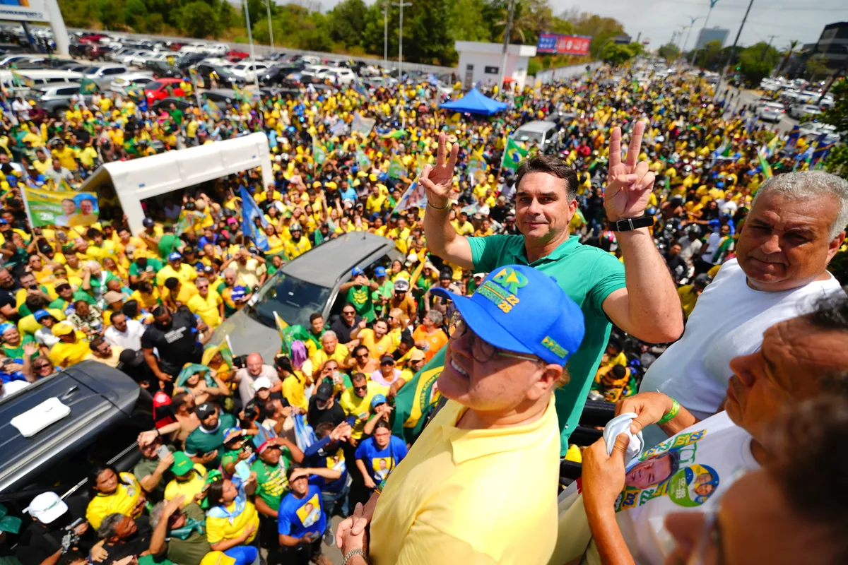 ”Vocês estão olhando para o próximo presidente do Brasil”, diz Flávio Bolsonaro diante de uma multidão no Maranhão — Flávio Bolsonaro, Flávio Bolsonaro 22, Flávio Bolsonaro presidente, Plano de Governo Flávio Bolsonaro, Flávio Bolsonaro vice, Alfredo Gaspar vice